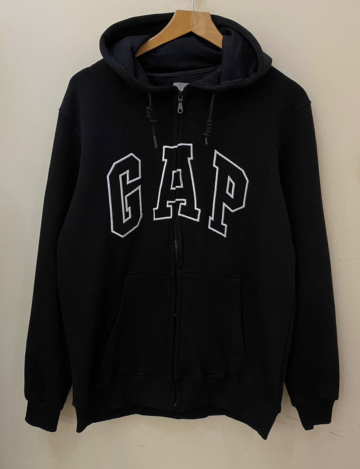 GAP HOODIE MIRROR